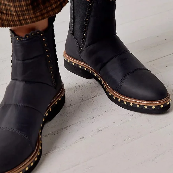 New Women’s Free People Atlas Puffer Chelsea Boots!!🔥🔥🔥